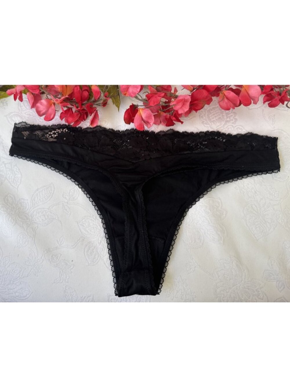 VICTORIA'S SECRET L BODY BY VICTORIA BLACK SILKY GOLD CHARM THONG PANTIES NWT - Picture 4 of 7